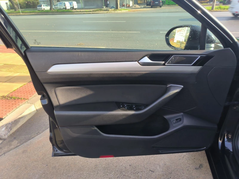 VW Passat 2.0d-Navi-6sk-Euro-6C, снимка 12 - Автомобили и джипове - 52118217