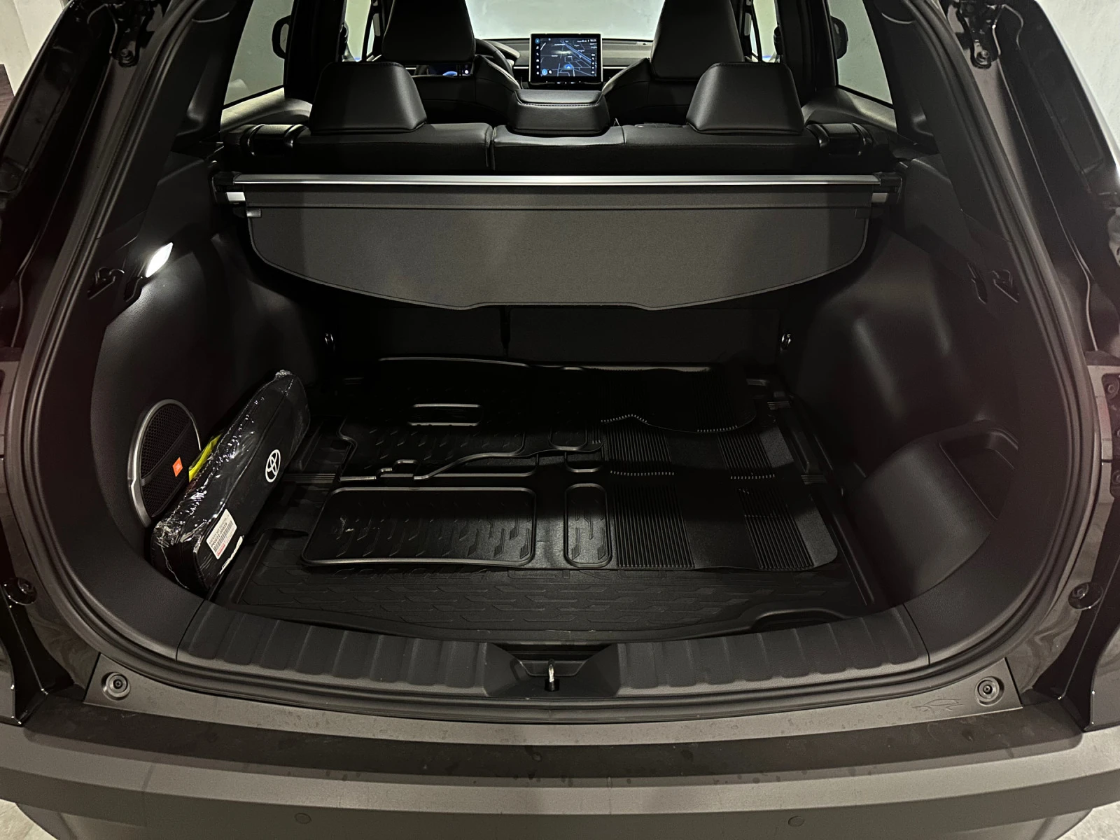 Toyota Corolla Cross 2.0 Lounge-4x4-Pano-JBL-360 Camera--!!! | Mobile.bg   17