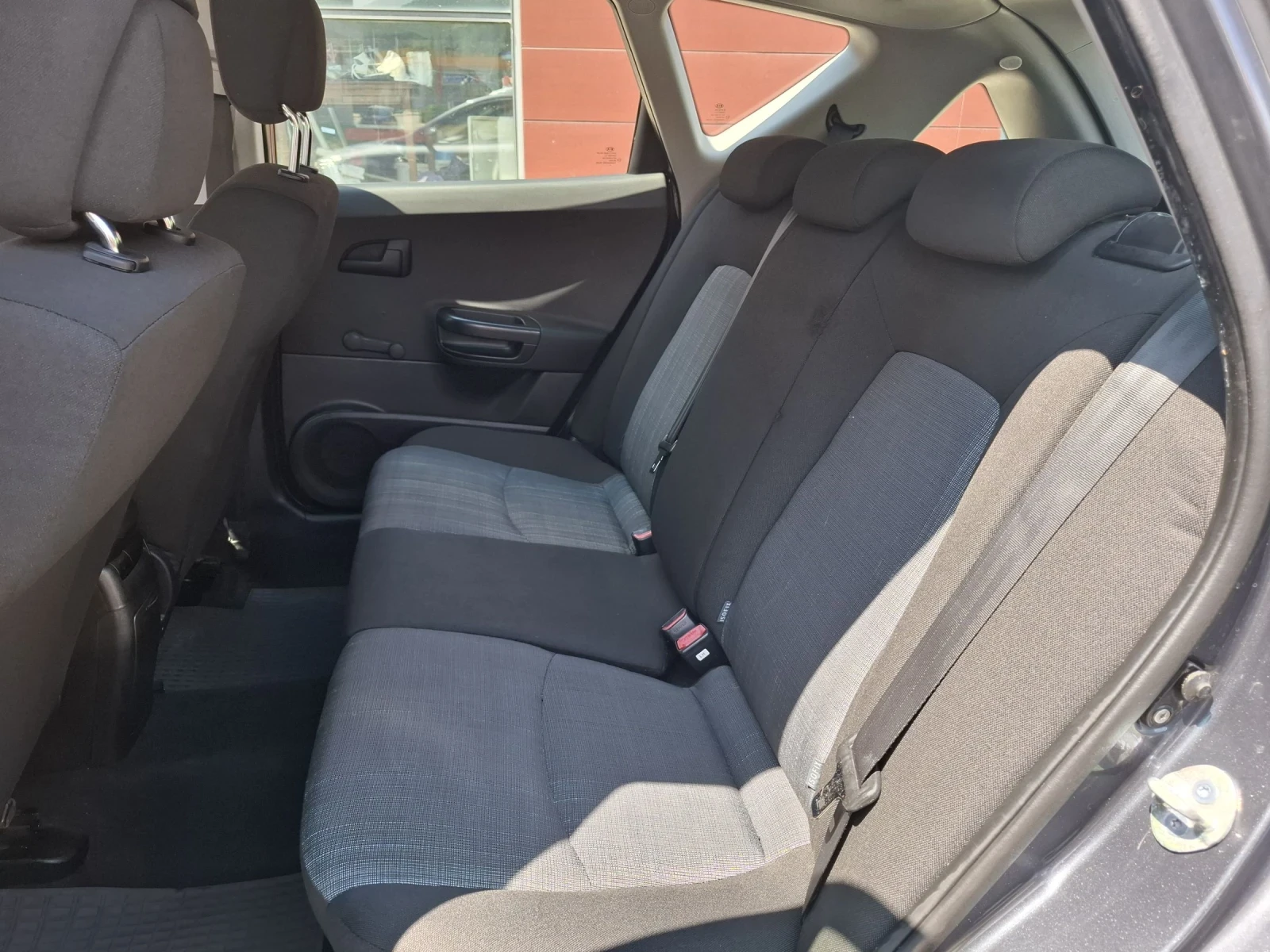 Kia Ceed 1.4i-90к.с. ПЕРФЕКТНА! ФЕЙСЛИФТ! КАТО НОВА! - изображение 10