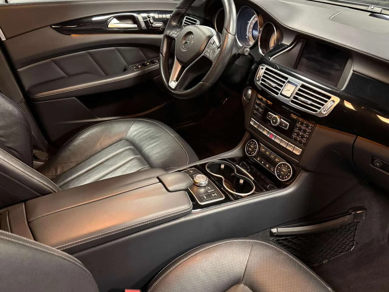 Mercedes-Benz CLS 550 * CLS550 4 MATIC * CARFAX * ЦЕНА ДО БГ - изображение 7