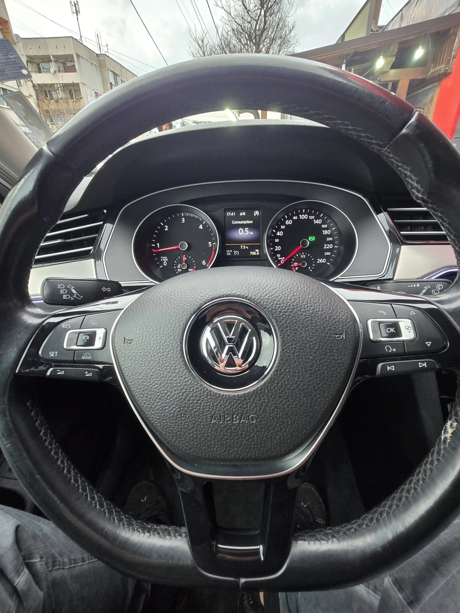 VW Passat Топ топ топ състояние HIGHLINE , снимка 13 - Автомобили и джипове - 53952456