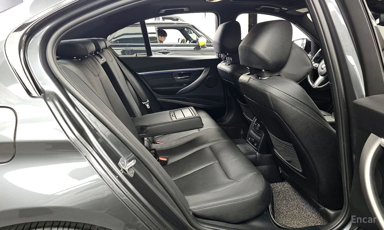 BMW 330 * M-SPORT* SHADOW* ДИГИТАЛНО ТАБЛО* ШИБИДАХ* HEAD-, снимка 11 - Автомобили и джипове - 54301998