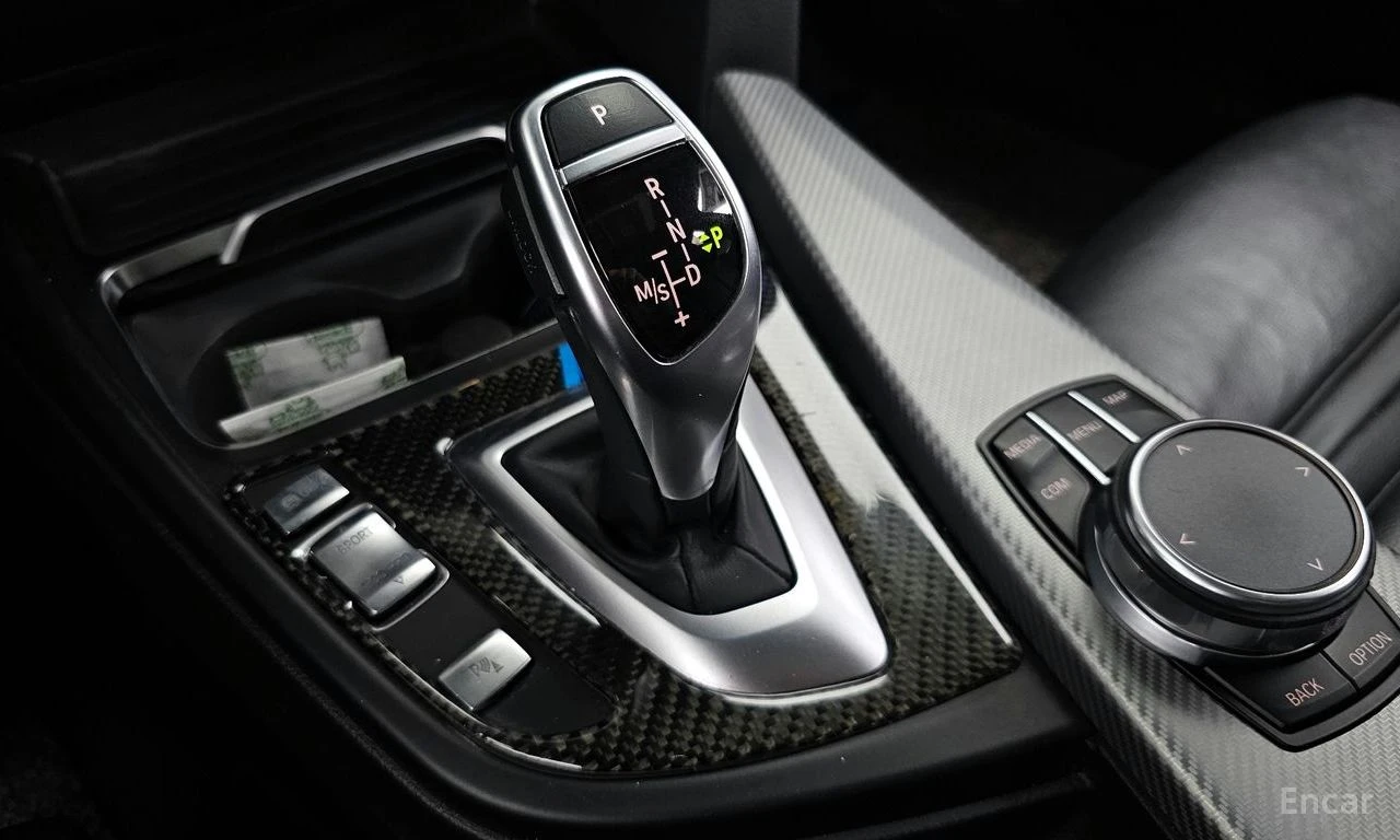 BMW 330 * M-SPORT* SHADOW* ДИГИТАЛНО ТАБЛО* ШИБИДАХ* HEAD-, снимка 9 - Автомобили и джипове - 54301998