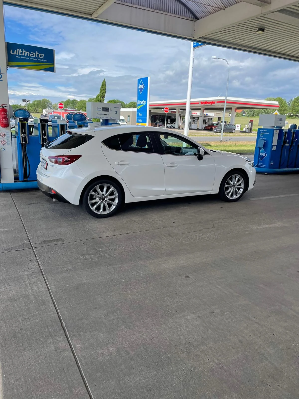 Mazda 3 Skyactiv-D 2.2, снимка 4 - Автомобили и джипове - 54313012