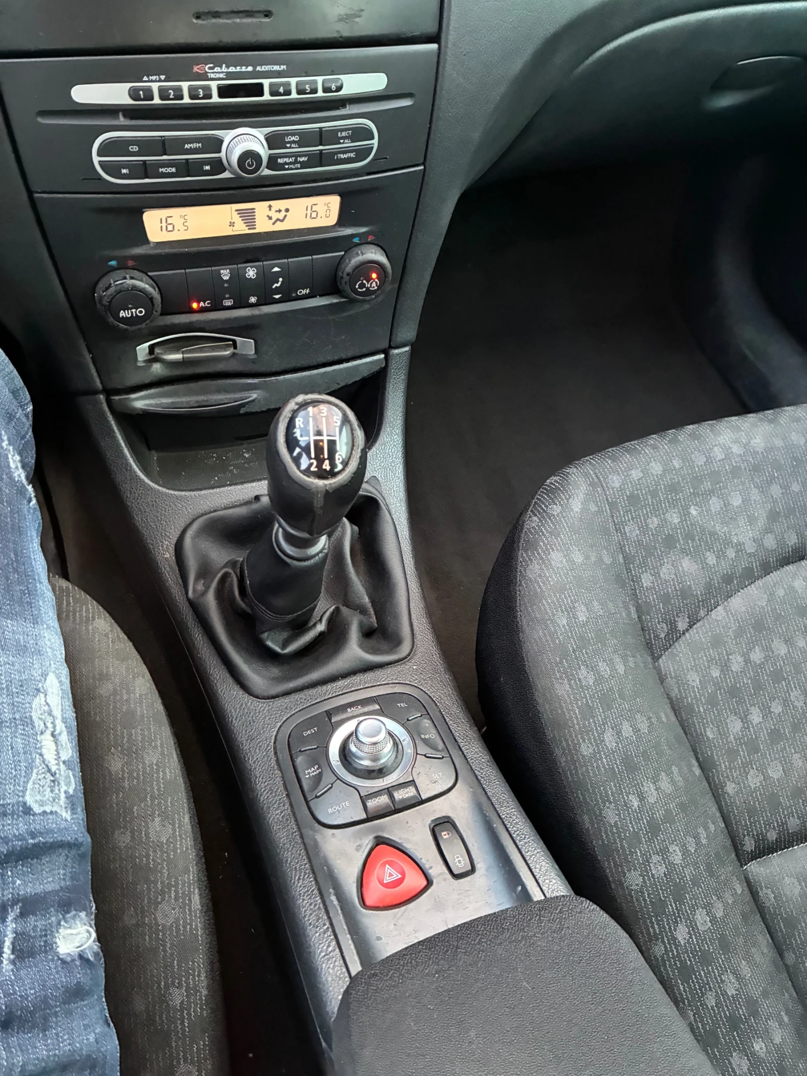 Renault Laguna 2, снимка 7 - Автомобили и джипове - 54496143
