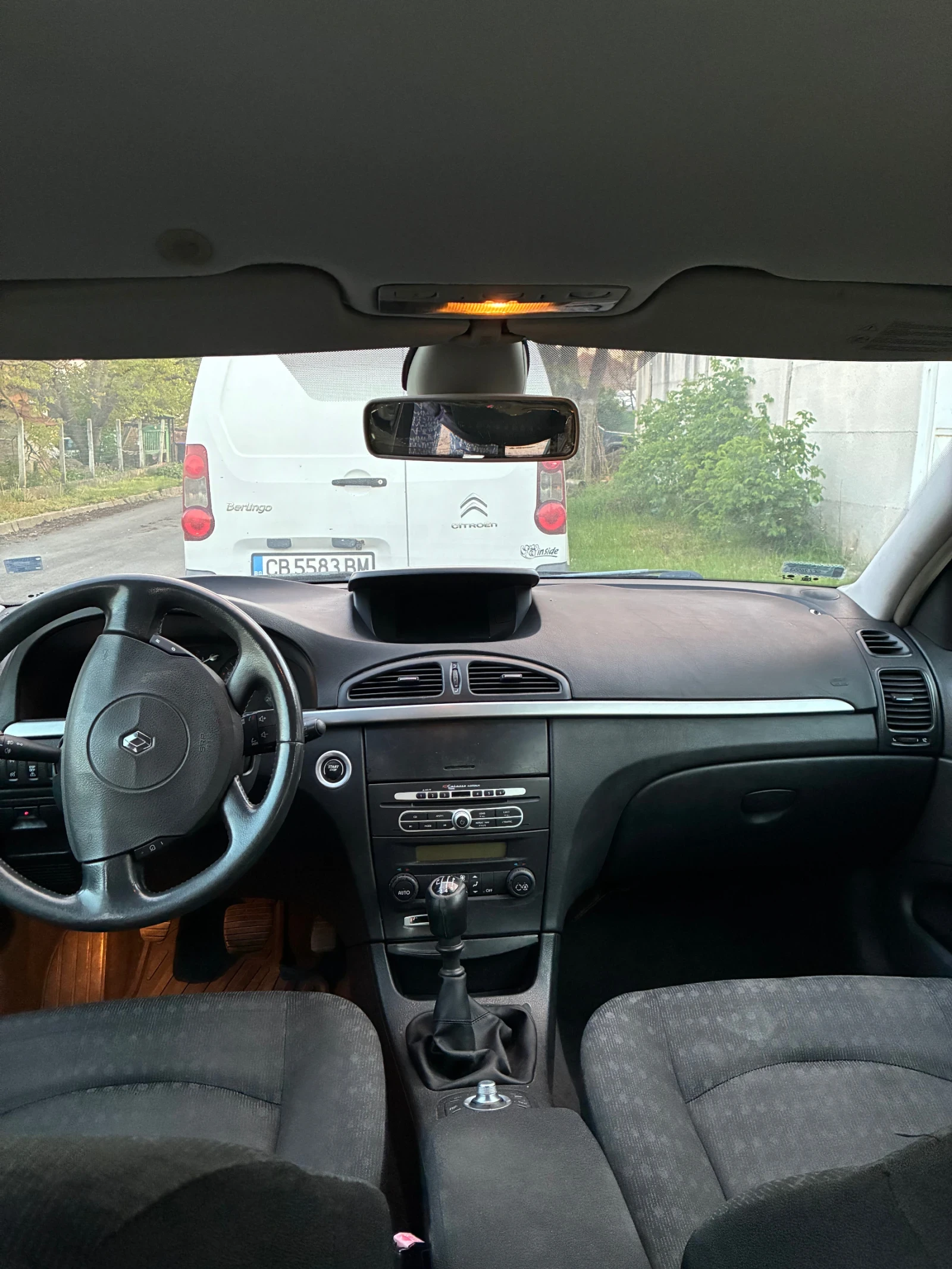Renault Laguna 2, снимка 4 - Автомобили и джипове - 54496143