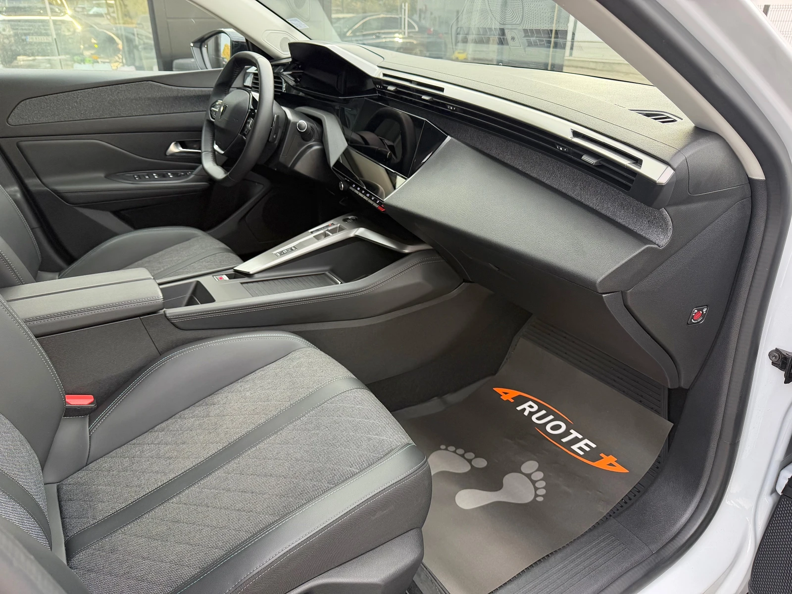 Peugeot 408 1.2 Pure Tech * Allure* �������/360������/Keyless | Mobile.bg � ����������� 10