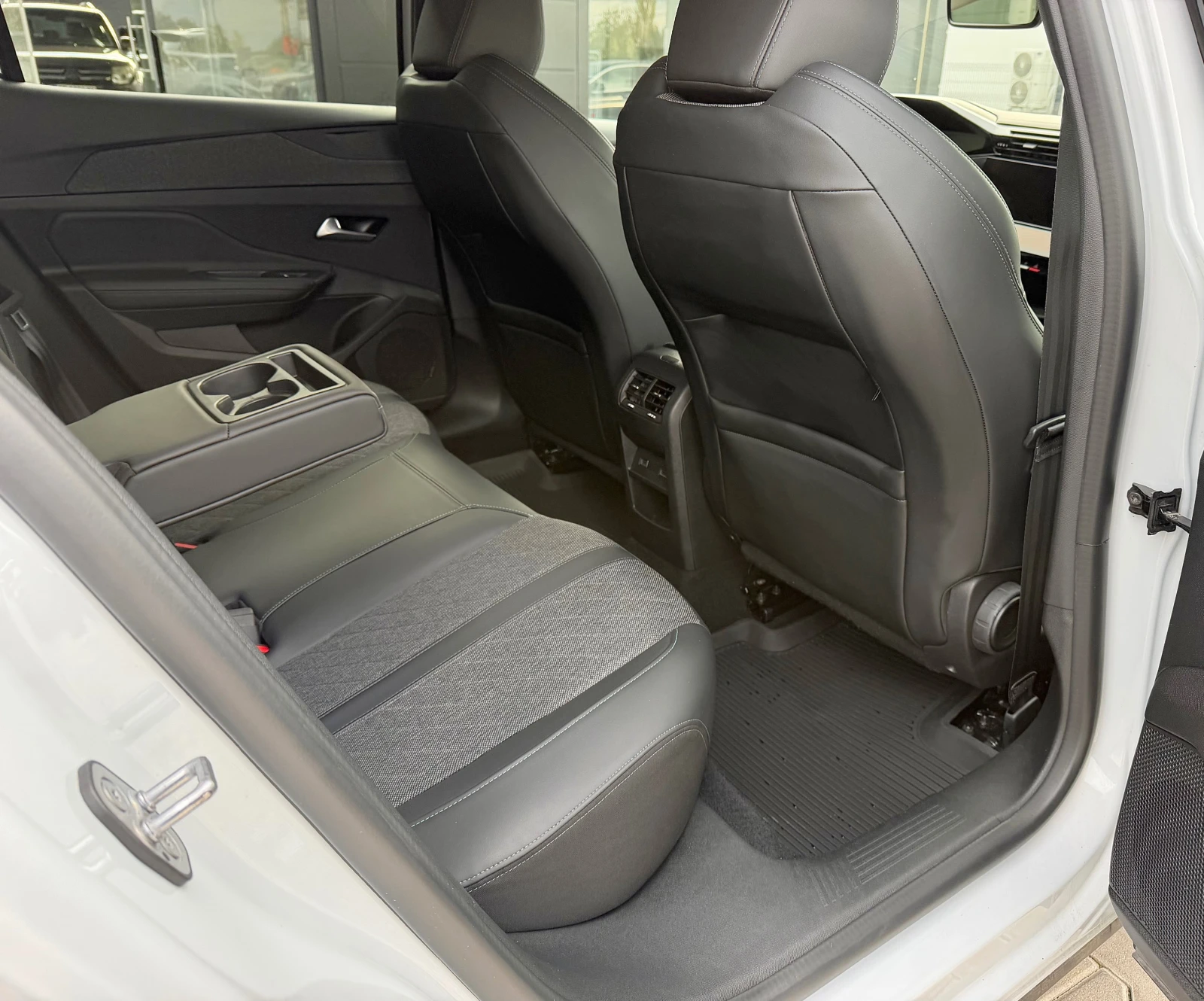 Peugeot 408 1.2 Pure Tech * Allure* �������/360������/Keyless | Mobile.bg � ����������� 14