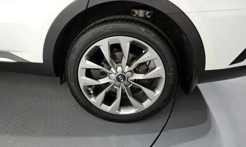 Kia Sorento Gasoline 2.5T 2WD Noblesse, снимка 5 - Автомобили и джипове - 52108603