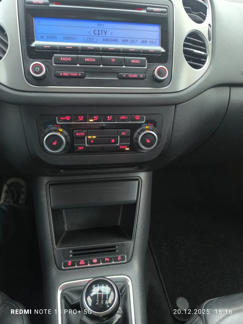 VW Tiguan 4* 4 бензин, снимка 13 - Автомобили и джипове - 52858826