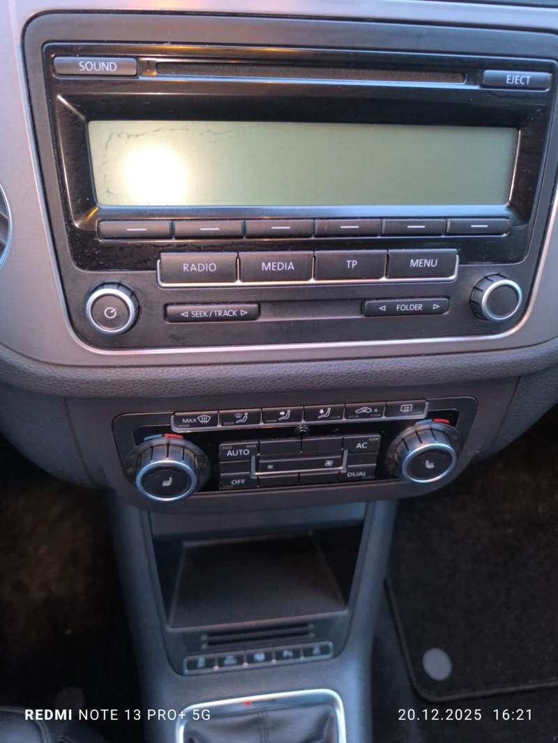 VW Tiguan 4* 4 бензин, снимка 12 - Автомобили и джипове - 52858826