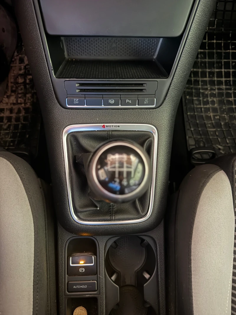 VW Tiguan 2.0TDI , снимка 10 - Автомобили и джипове - 53582402