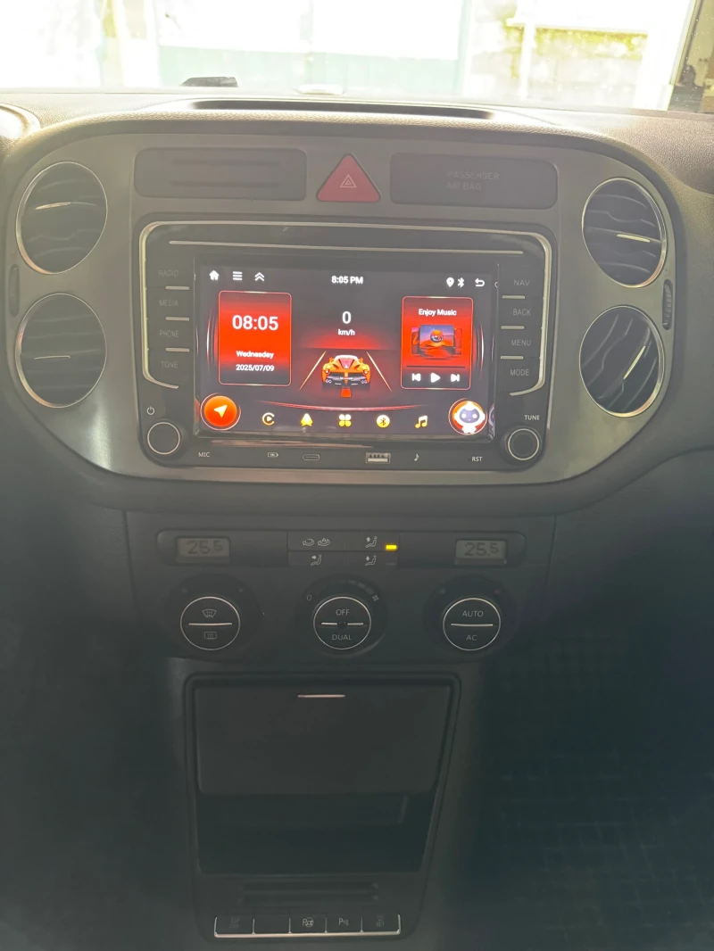 VW Tiguan 2.0TDI , снимка 9 - Автомобили и джипове - 53582402