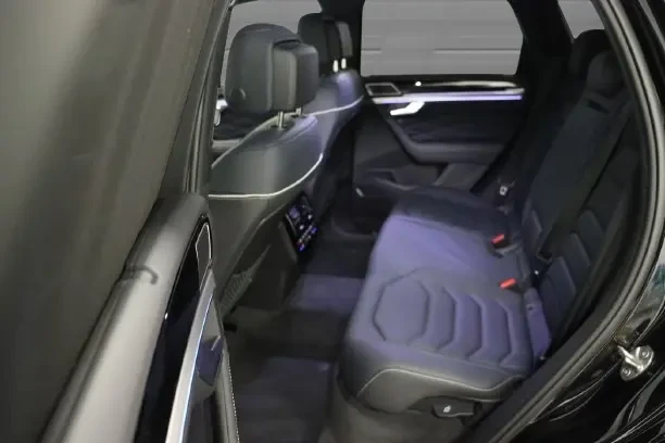 VW Touareg 3.0 TSI 4Motion = R-line = Гаранция, снимка 7 - Автомобили и джипове - 54178432