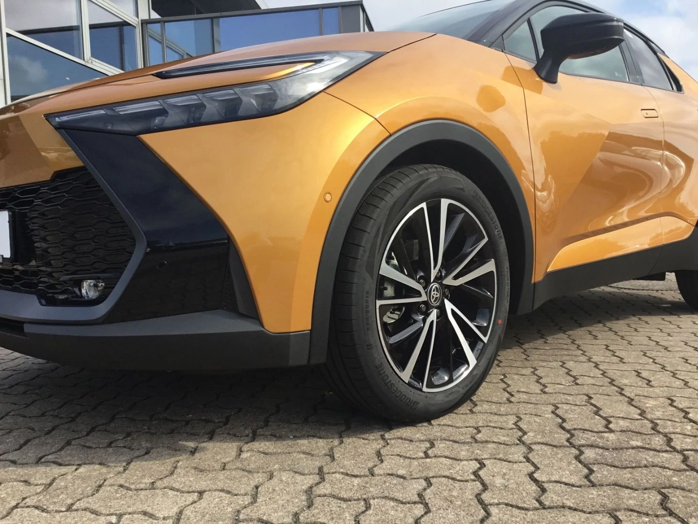 Toyota C-HR 2.0 Hybrid Lounge Premiere - изображение 6