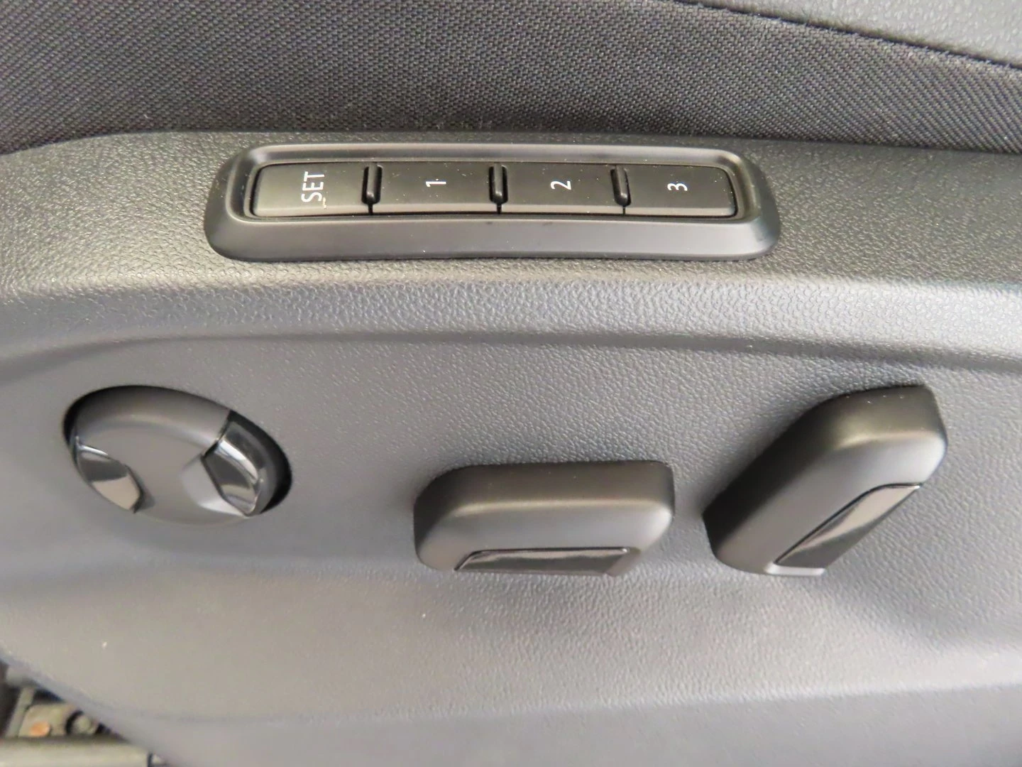 VW Tiguan Elegance 2.0 TDI SCR 4MOTION DSG - изображение 7