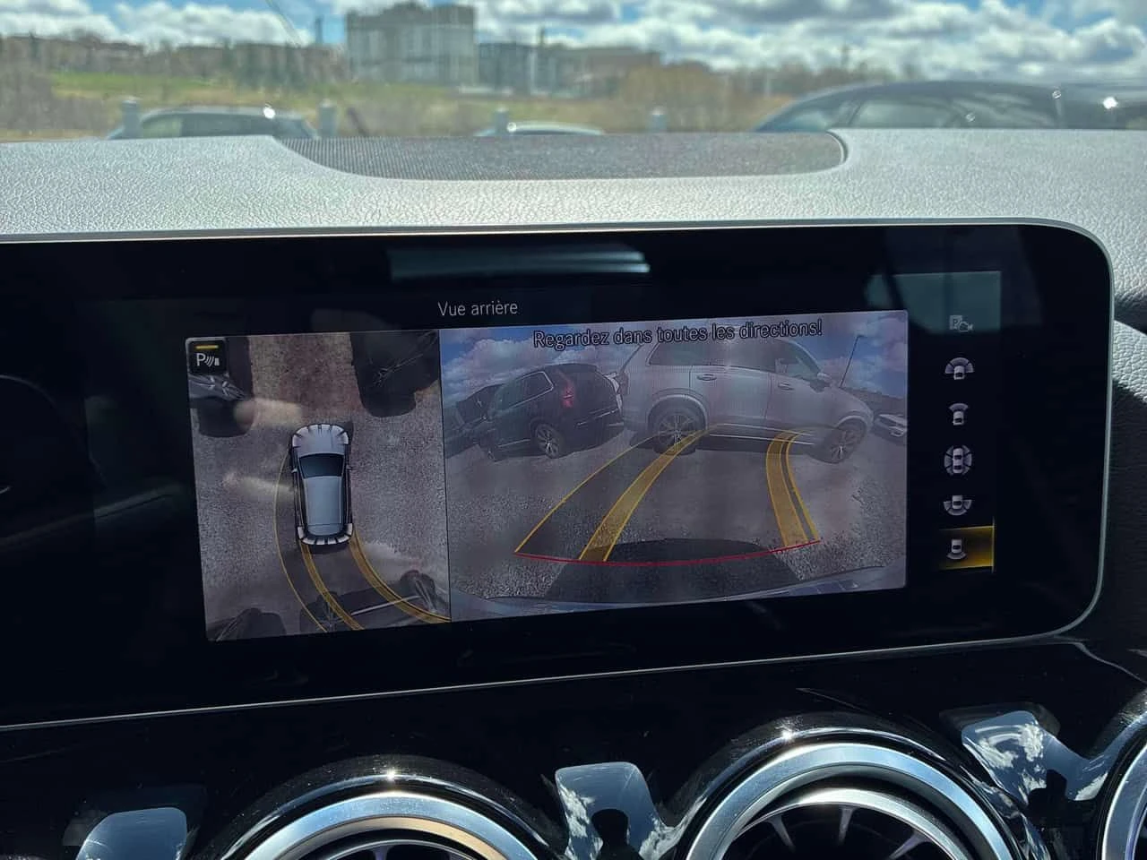 Mercedes-Benz GLA 35 AMG / 360 / DISTRONIC / КЛИП НА МОТОРА , снимка 16 - Автомобили и джипове - 54528689