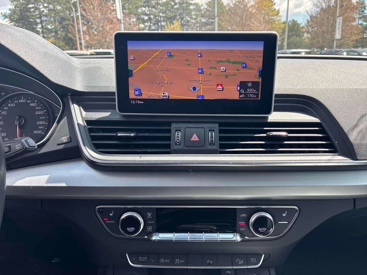 Audi Q5 KOMFORT/ПОДГРЕВИ/КАМЕРА/КЛИП НА МОТОРА , снимка 9 - Автомобили и джипове - 54540573