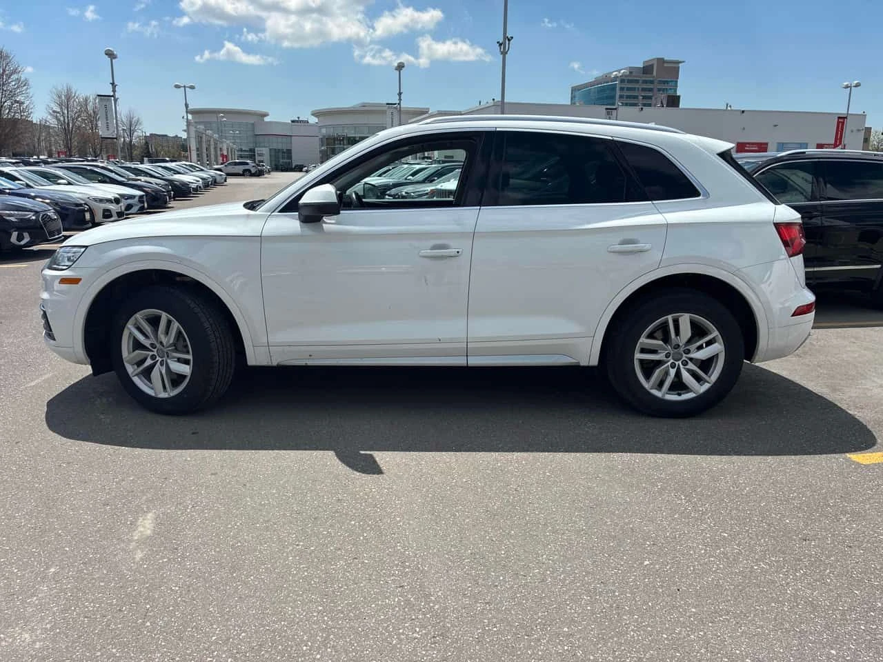 Audi Q5 KOMFORT/ПОДГРЕВИ/КАМЕРА/КЛИП НА МОТОРА , снимка 2 - Автомобили и джипове - 54540573