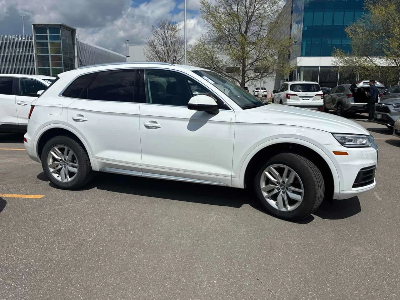 Audi Q5 KOMFORT/ПОДГРЕВИ/КАМЕРА/КЛИП НА МОТОРА , снимка 3 - Автомобили и джипове - 54540573