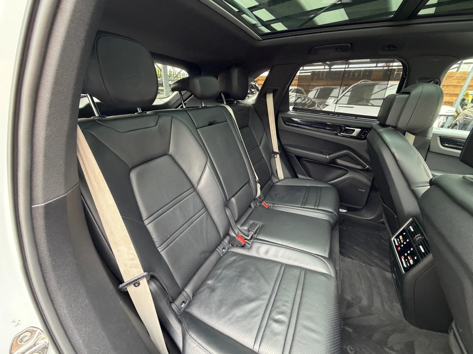 Porsche Cayenne 3.0 Sport Chrono, снимка 14 - Автомобили и джипове - 55226083
