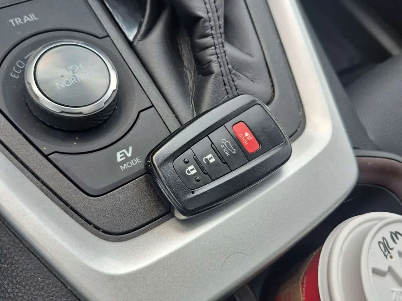 Toyota Rav4 * HYBRID LIMITED * CARFAX * БЕЗ ПЪРВОНАЧАЛНА ВНОСК, снимка 8 - Автомобили и джипове - 55431903