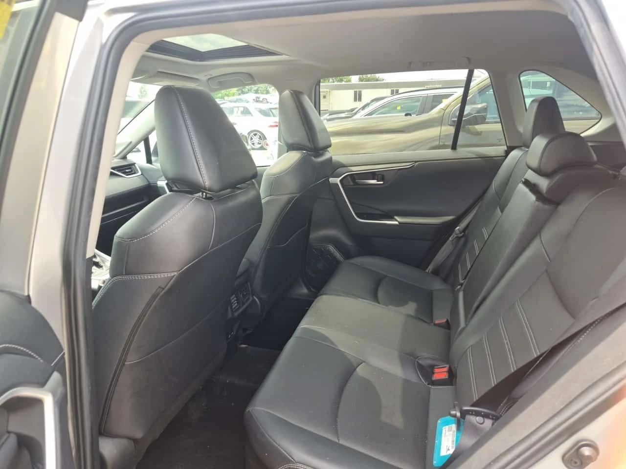 Toyota Rav4 * HYBRID LIMITED * CARFAX * БЕЗ ПЪРВОНАЧАЛНА ВНОСК, снимка 11 - Автомобили и джипове - 55431903