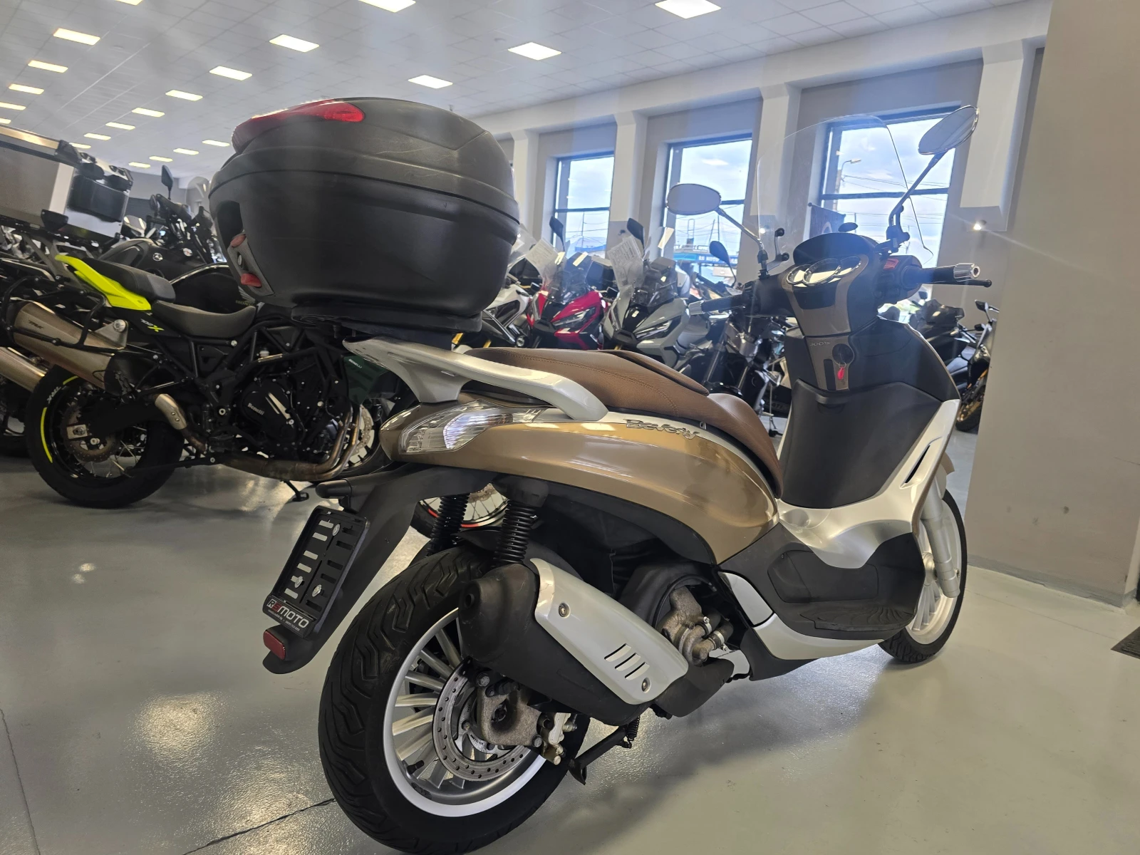 Piaggio Beverly 300ie, 2011г., снимка 4 - Мотоциклети и мототехника - 56104172