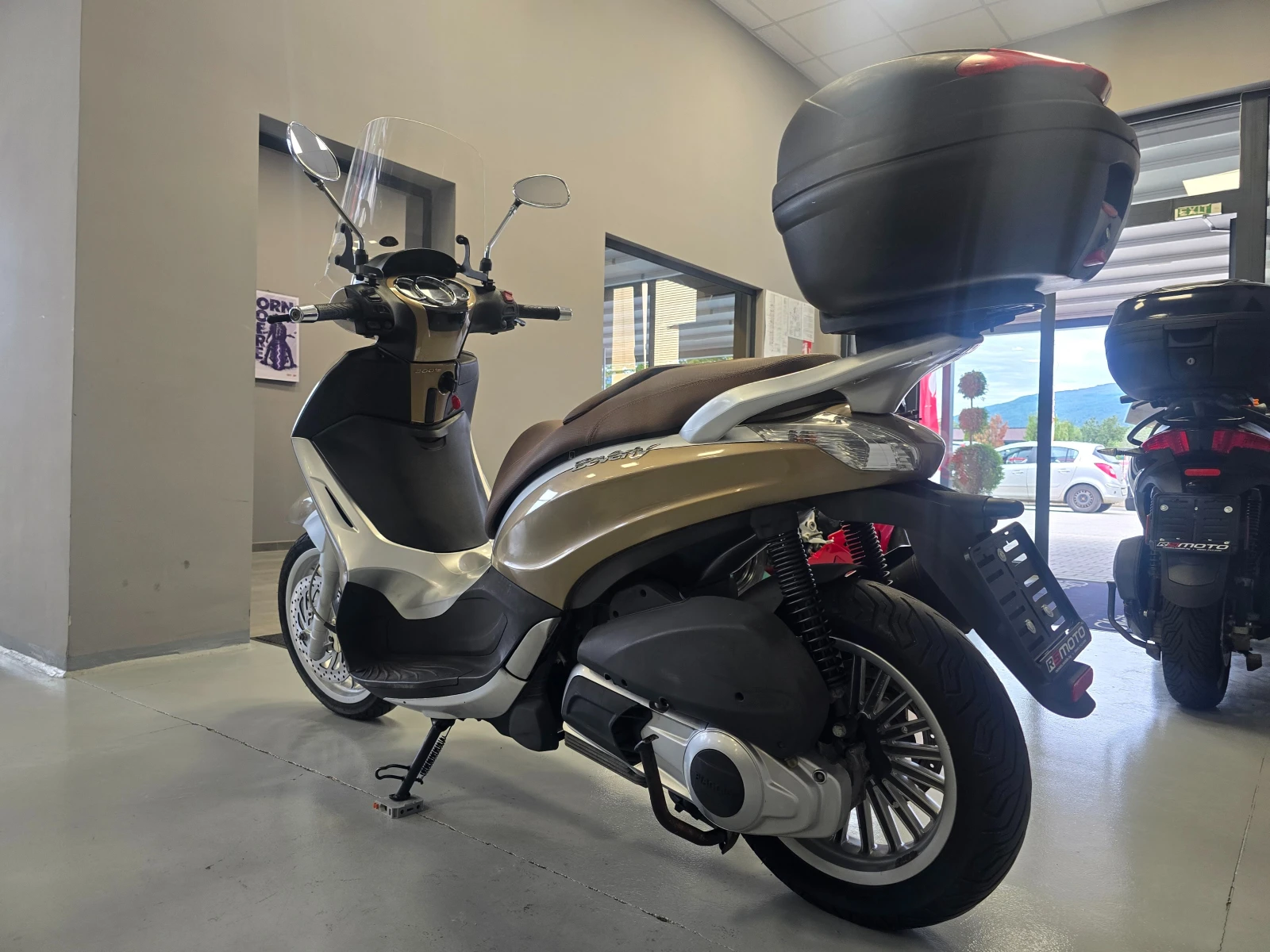 Piaggio Beverly 300ie, 2011г., снимка 6 - Мотоциклети и мототехника - 56104172
