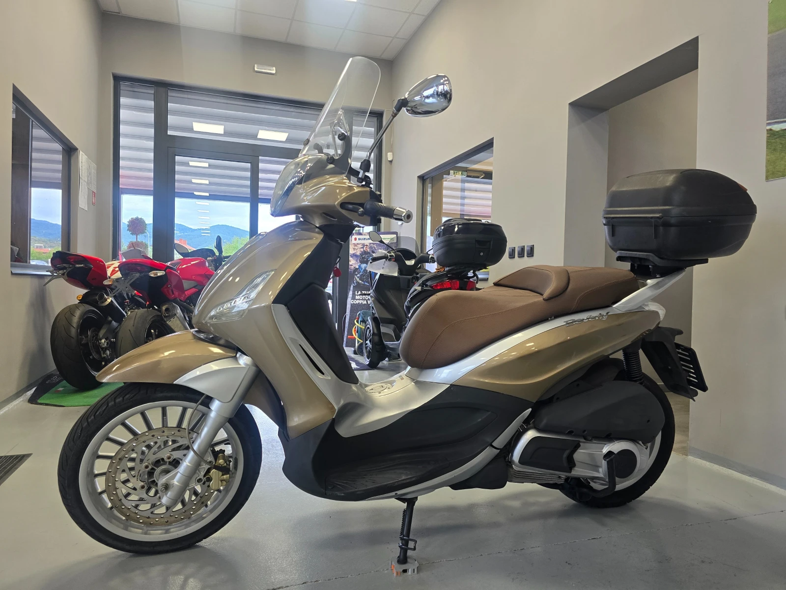Piaggio Beverly 300ie, 2011г., снимка 7 - Мотоциклети и мототехника - 56104172
