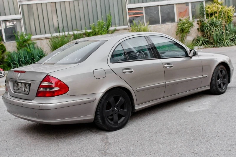 Mercedes-Benz E 220 AVANTGARDE 150 ks 6 sk, снимка 7 - Автомобили и джипове - 46554747