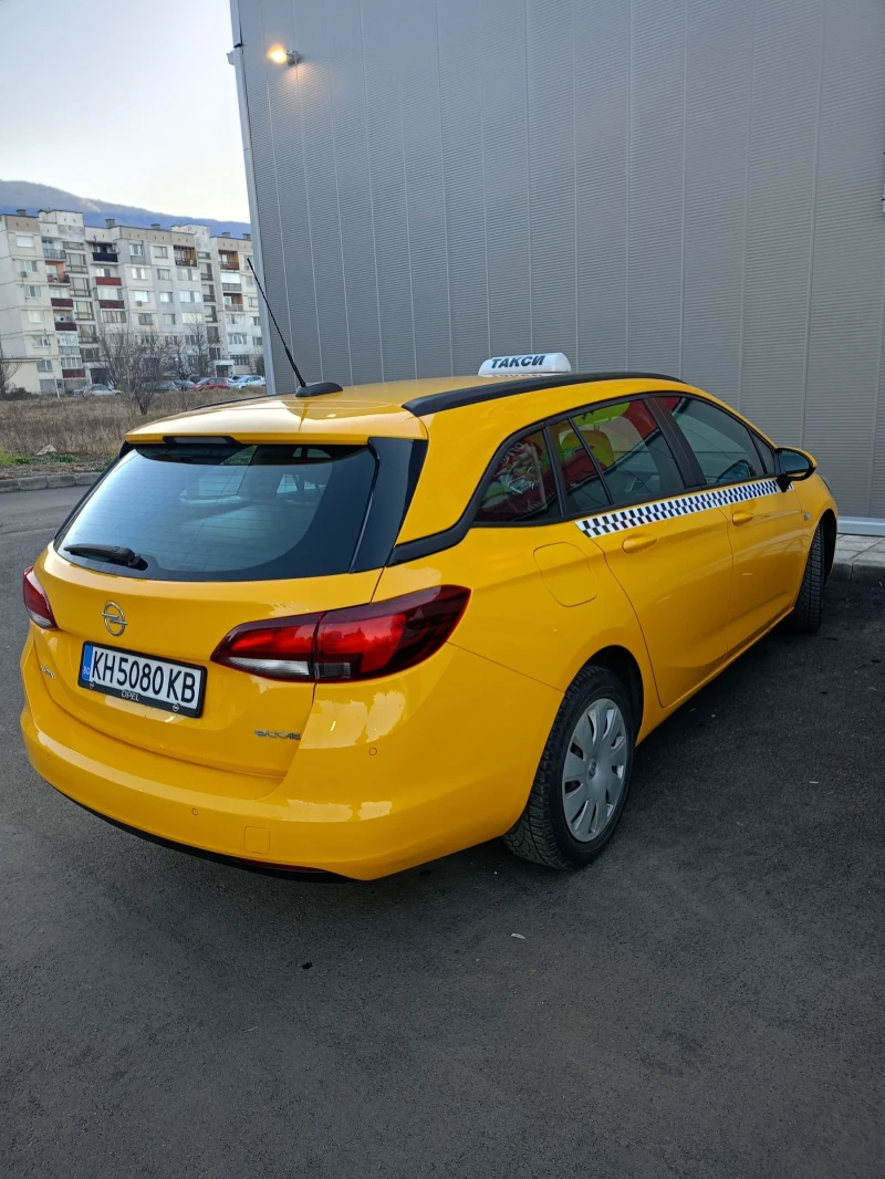 Opel Astra 1.6 cdti, снимка 3 - Автомобили и джипове - 48436521