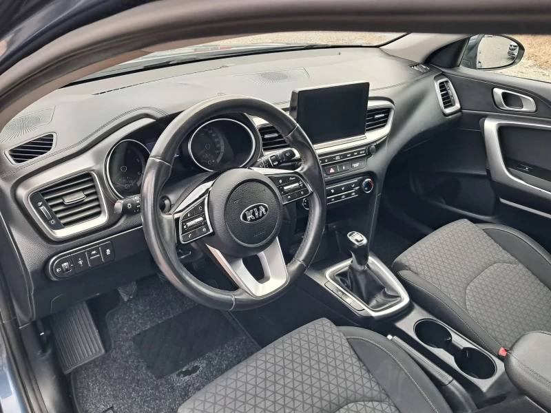 Kia Ceed 1.6 CRDI , снимка 15 - Автомобили и джипове - 48948514