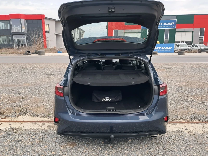 Kia Ceed 1.6 CRDI , снимка 8 - Автомобили и джипове - 48948514