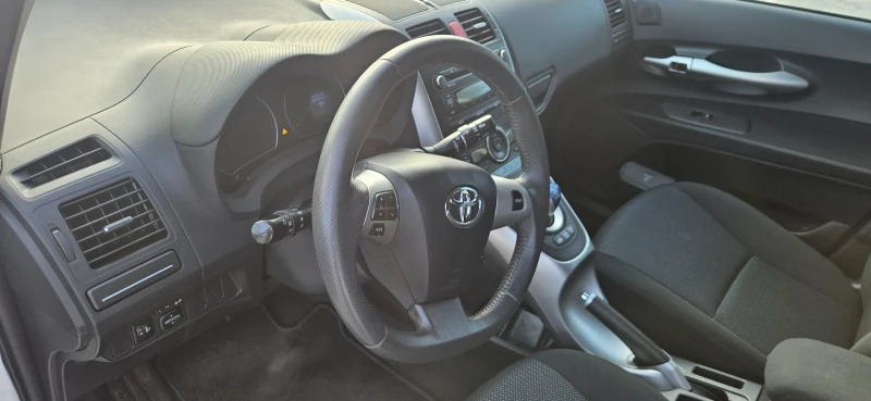 Toyota Auris, снимка 12 - Автомобили и джипове - 52974800