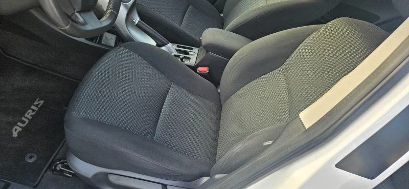 Toyota Auris, снимка 13 - Автомобили и джипове - 52974800