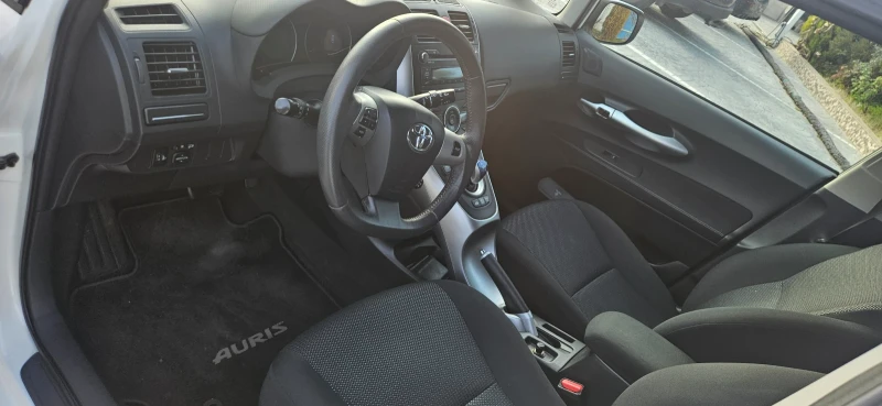 Toyota Auris, снимка 9 - Автомобили и джипове - 52974800