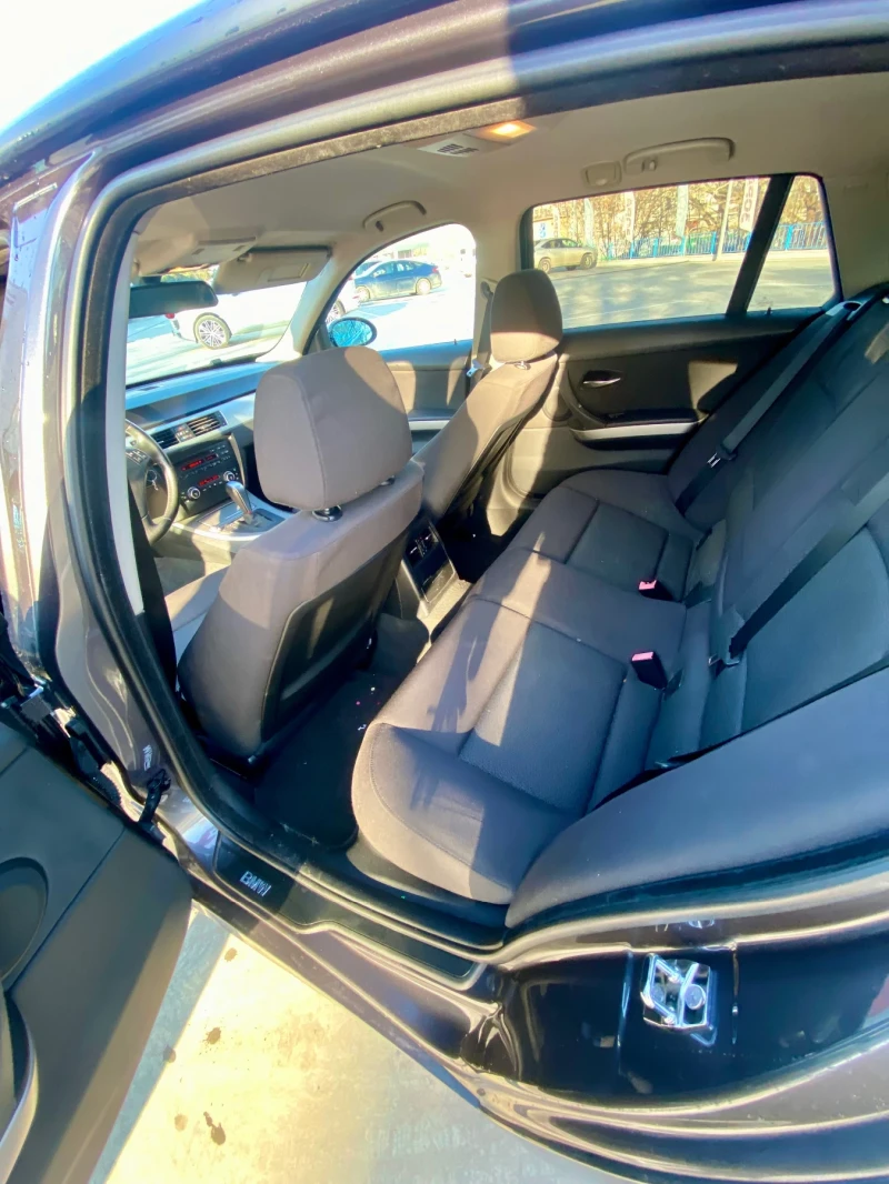 BMW 320 Автоматик , снимка 11 - Автомобили и джипове - 53403657