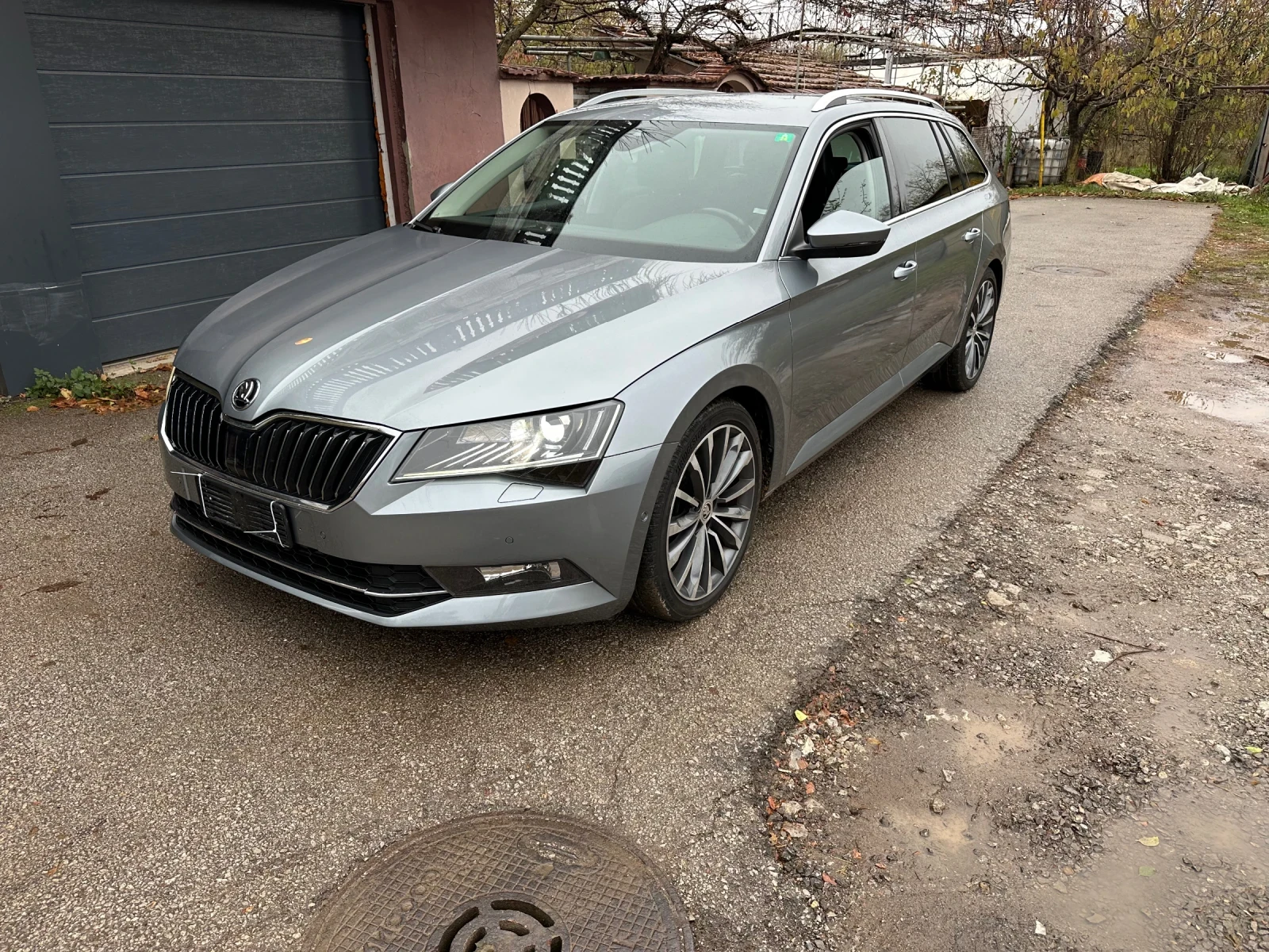 Skoda Superb L&K 2.0TDI 190hp 4x4 сервизна история  - изображение 2