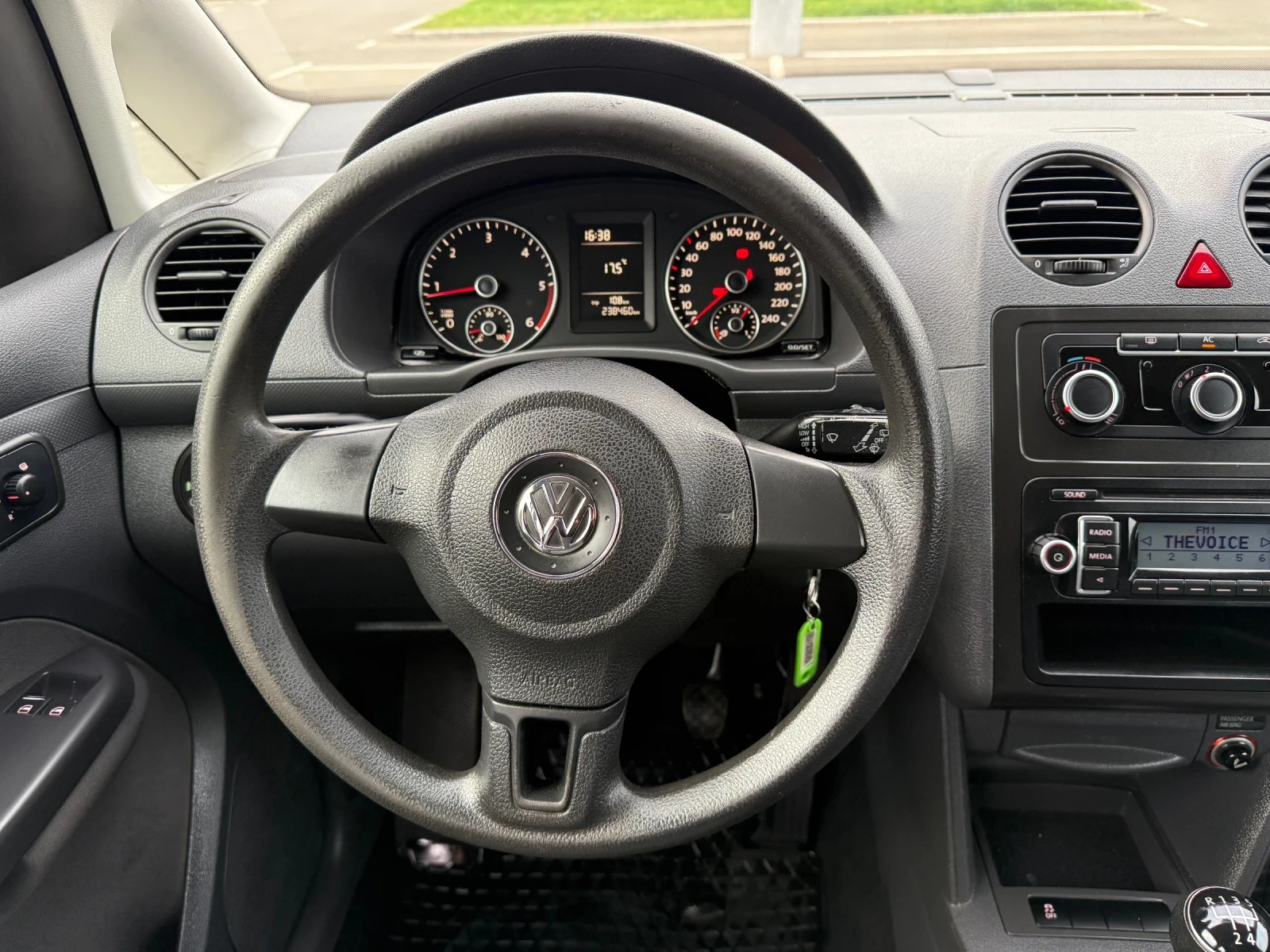 VW Caddy LIFE 1.6 TDI | Mobile.bg — изображение 9