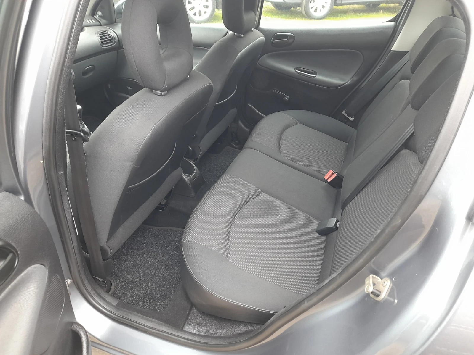 Peugeot 206 1.4i 101000km - изображение 10