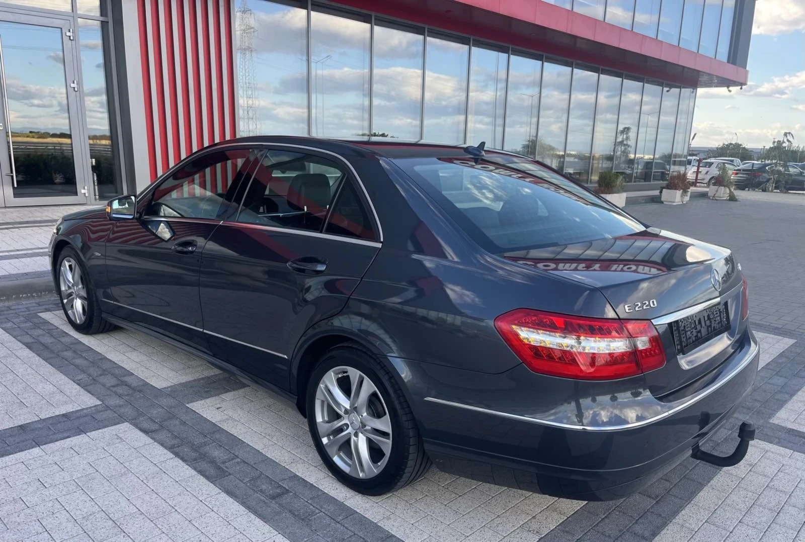 Mercedes-Benz E 220  - изображение 4