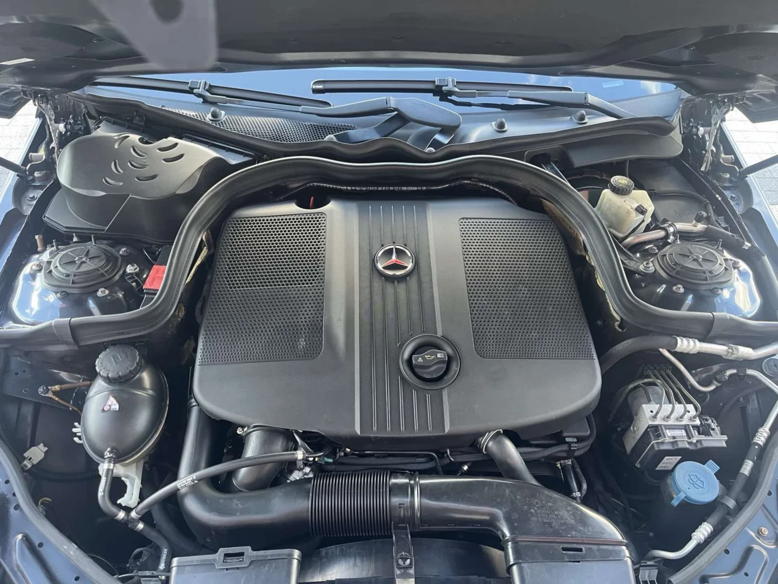 Mercedes-Benz E 220  - изображение 8