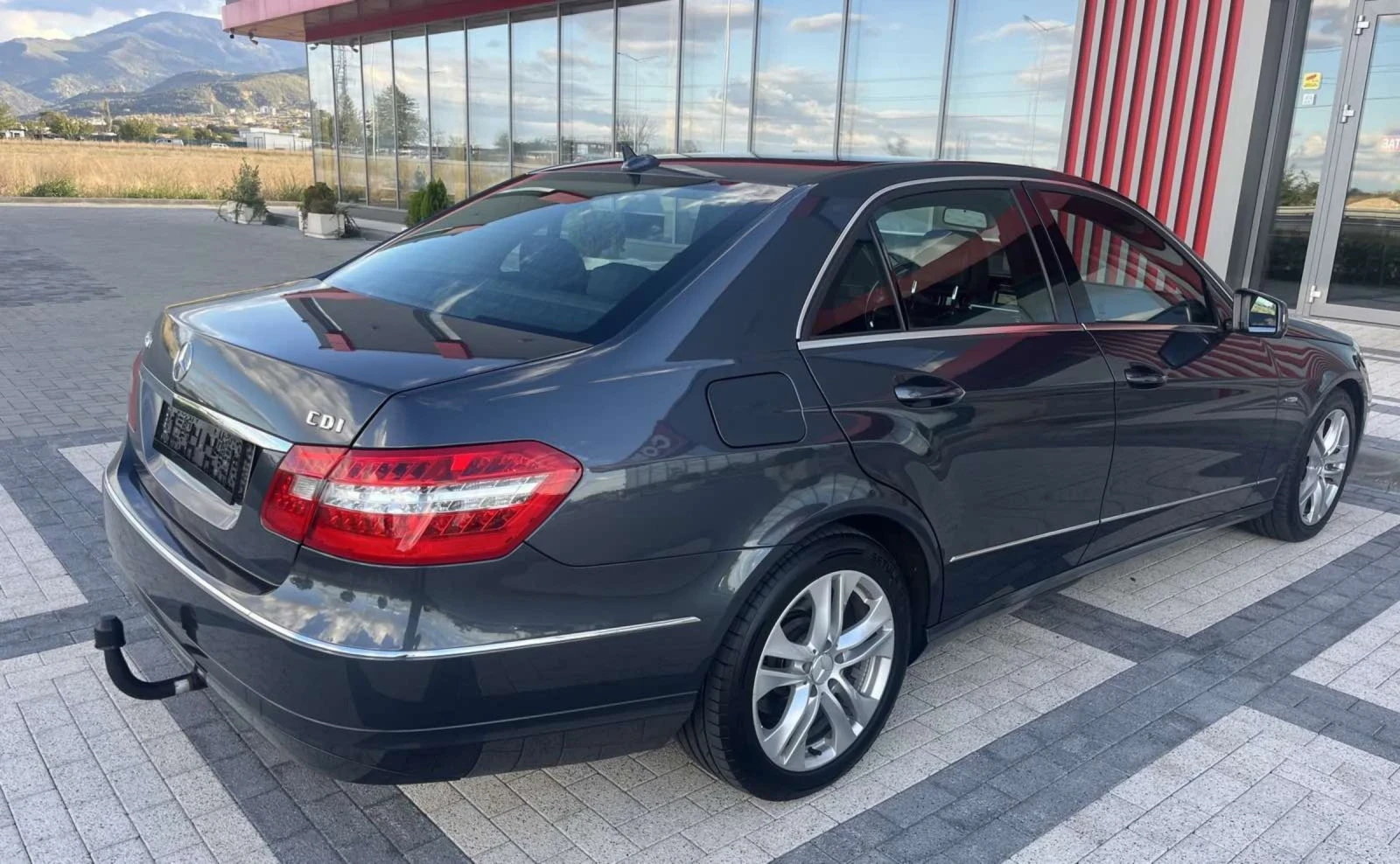 Mercedes-Benz E 220  - изображение 5