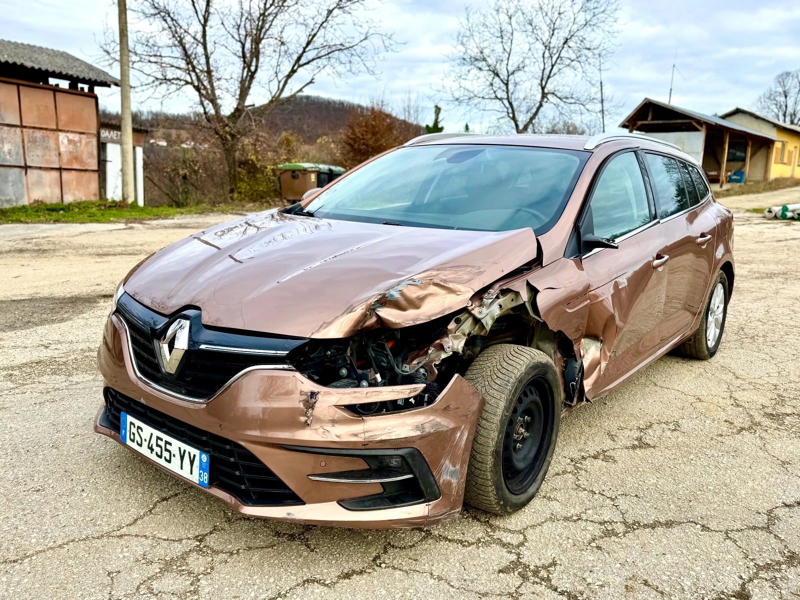 Renault Megane 1.6 PLUG IN HYBRID E-Tech  - изображение 3
