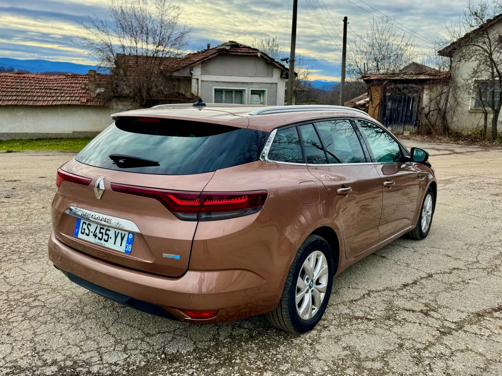 Renault Megane 1.6 PLUG IN HYBRID E-Tech  - изображение 7