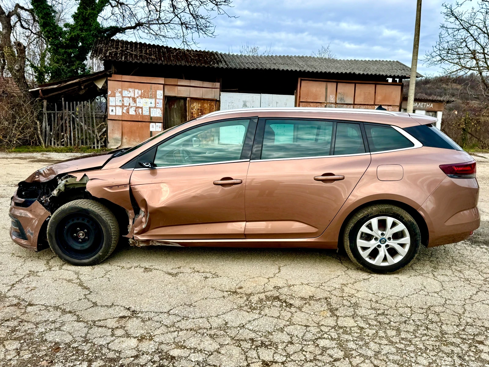 Renault Megane 1.6 PLUG IN HYBRID E-Tech  - изображение 4