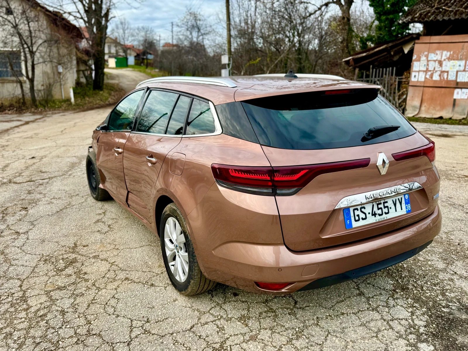 Renault Megane 1.6 PLUG IN HYBRID E-Tech  - изображение 5