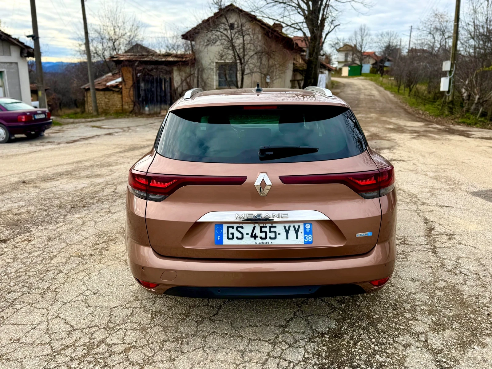 Renault Megane 1.6 PLUG IN HYBRID E-Tech  - изображение 6