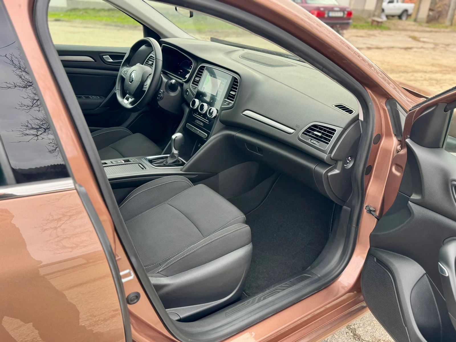 Renault Megane 1.6 PLUG IN HYBRID E-Tech  | Mobile.bg � ����������� 12